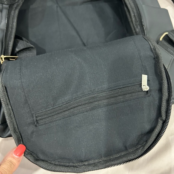 💥PRICE⬇️ Black Vinyl Backpack • Medium • - Picture 6 of 10